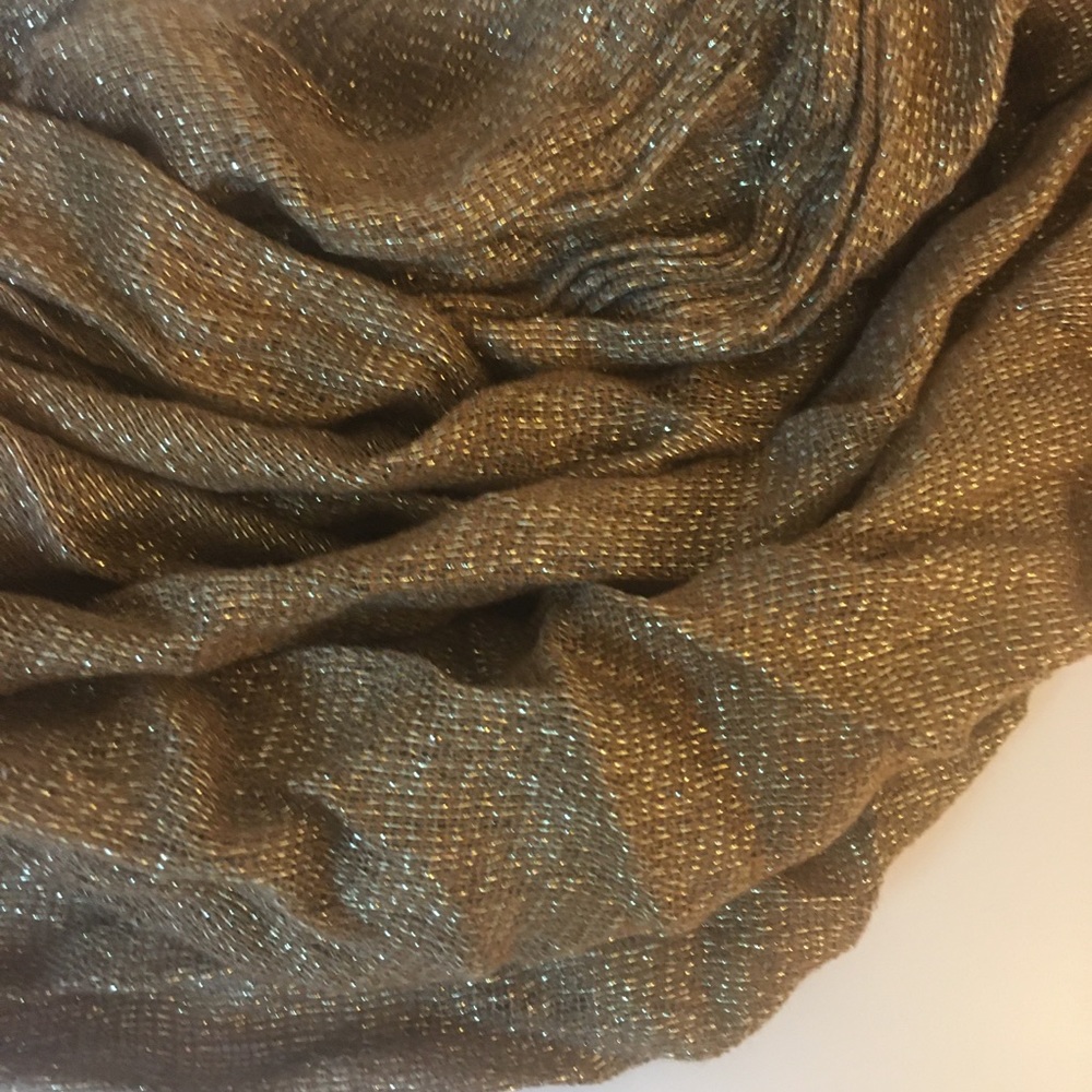 Gold scarf - Picture 2 of 2